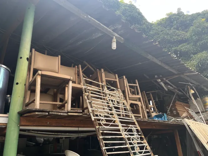 Cadeiras de madeira peroba  