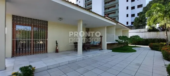 IMBIRIBEIRA para venda possui 317M² com 4 quartos 2 suites 8 vagas em Imbiribeira - Recife