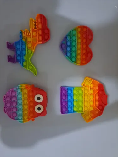 Kit 4 Pop It Fidget Toy Antiestresse - Dino, Coruja, Coração e Camisa