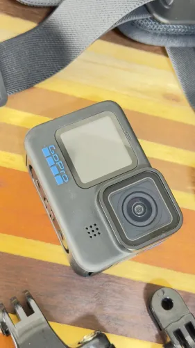 676 - Gopro 11 black com acessórios