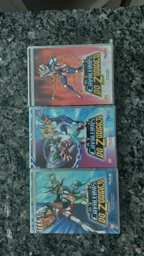 DVD Cavaleiros do Zodíaco 1-2,3-4, e 5. Com os cards holográficos