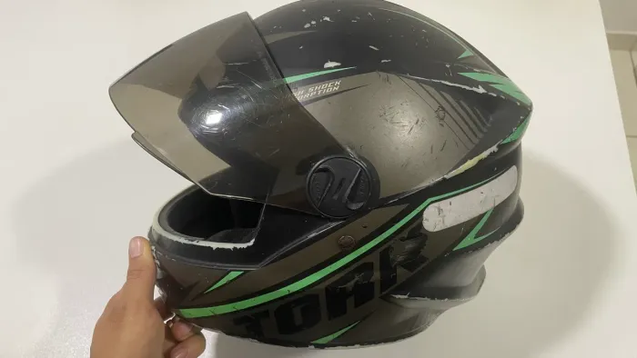 Capacete preto/verde Tork