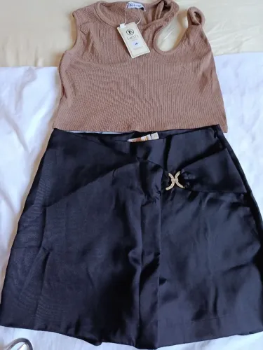 Lote saia shorts e crooped novos P
