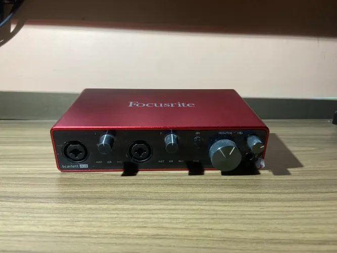 Focusrite Scarlett 4i4 3ª Geração - Impecável