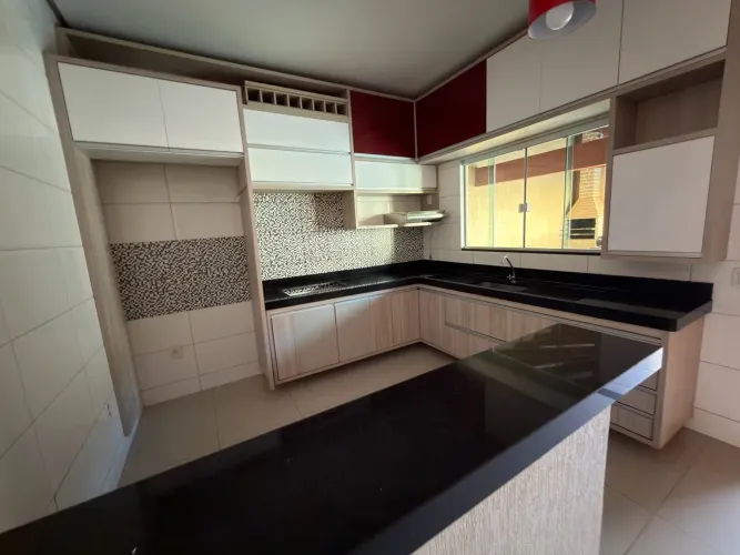 Casa 3 Quartos, sendo 2 suítes, Centro da Cidade Jqrdim