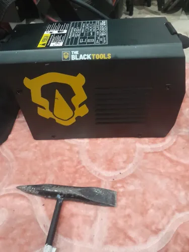 Maquina de solda 120 amperes, 220v e ferramentas básicas