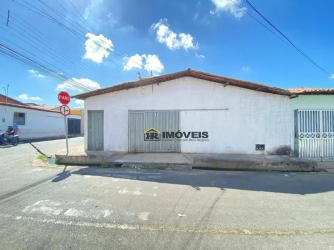 Casa para Aluguel com 02 Quartos no Itararé
