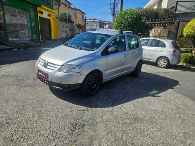 Volkswagen Fox Plus 1.0mi/ 1.0mi Total Flex 8V 4P 2005