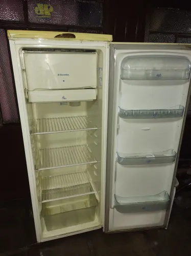 Geladeira Eletrolucx 263 LTS