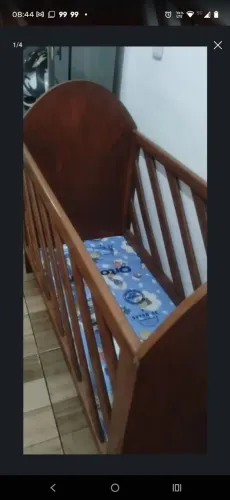 Berço de madeira + colchão no plástico 