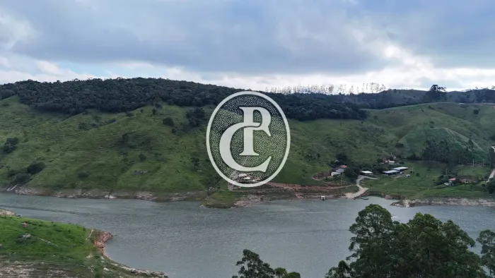 Encantador Sítio à Venda em Natividade da Serra/SP Pé na Água!