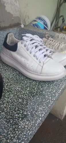 Sapatenis reserva e tênis casual.
