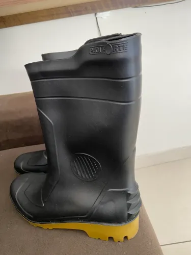 Bota impermeável 