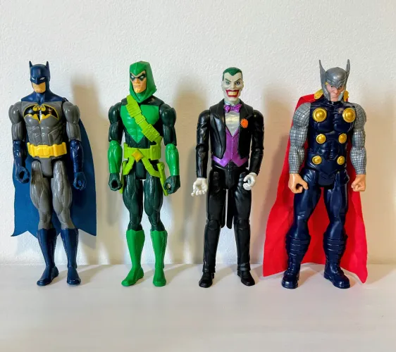Bonecos Marvel / DC