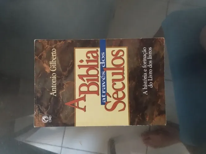 Livros religiosos 10 reais a unidade levando 3 sai por 25