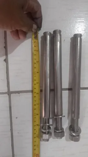Vendo parafuso de expansão de 25 centímetros