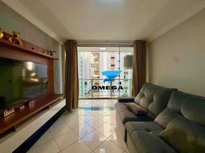 Apartamento reformado à venda na praia das Pitangueiras no Guarujá I Omega Imoveis