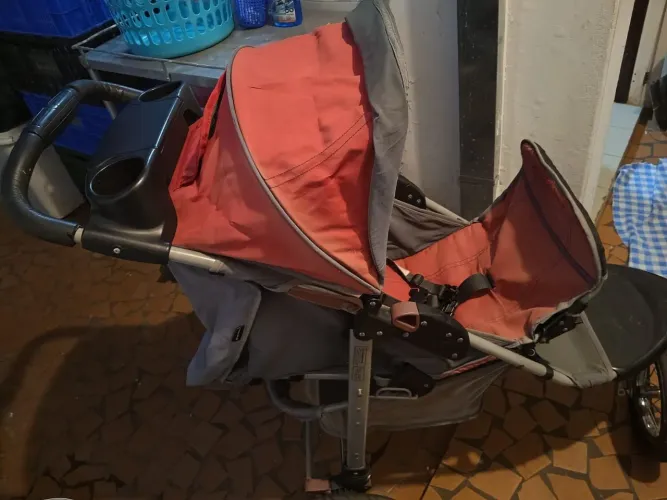 Carrinho de bebê Galzerano 3 rodas grandes