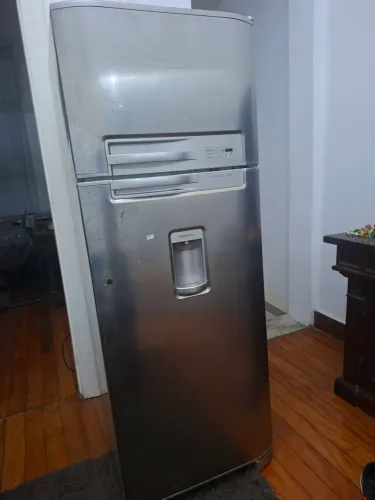 Geladeira Electrolux com defeito