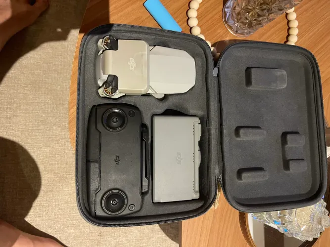 Drone DJI Mini SE combo controle e três baterias