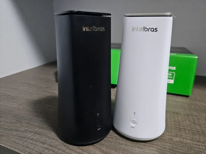 Kit 2 Roteadores Intelbras Wi-Fi 6 Mesh IH 3000 (Preto + Branco) - Pouco Uso