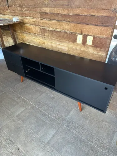 Rack de TV Preto, com gavetas e armário, em bom estado 