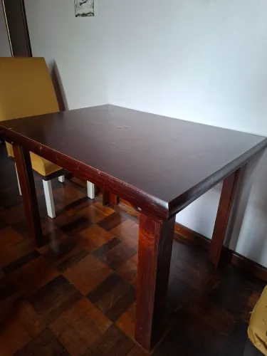 Mesa 4 lugares retangular 120x100cm usada madeira marrom MDF