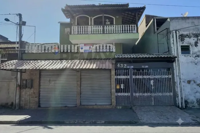 Casa com 5 quartos com 1 edícula + 1 Loja
