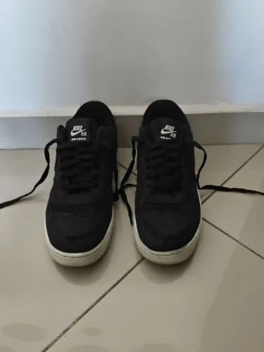 Tênis Nike Air Force 1 Preto e Branco - Tam 39 (Réplica)