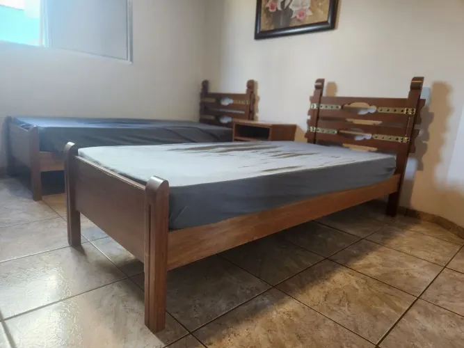 Cama madeira maciça 