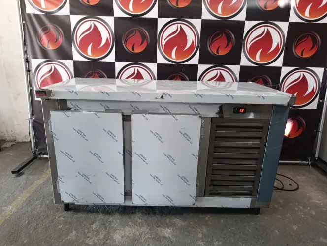 Balcão refrigerado 220 volts 2 portas industrial todo no aço inox por dentro e por fora