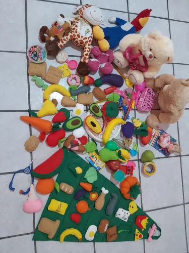 Kit Frutas e Verduras + Pirâmide Alimentar em Feltro. Usado 6 meses