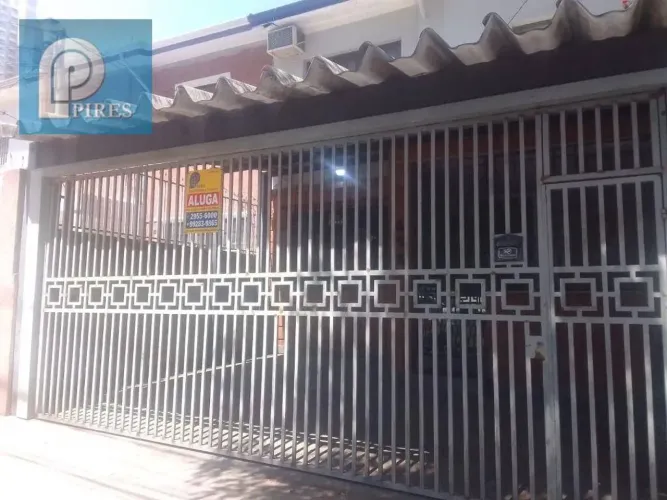 Sobrado para fins comerciais ou residenciais.
