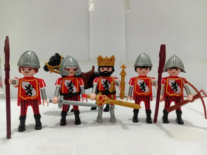 Playmobil Rei e Tropa de Cavaleiros Red Lion