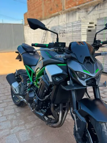 Kawasaki Z900 - Único Dono - Apenas 1.700 km Kawasaki Z900 em estado de zero quilômetro,