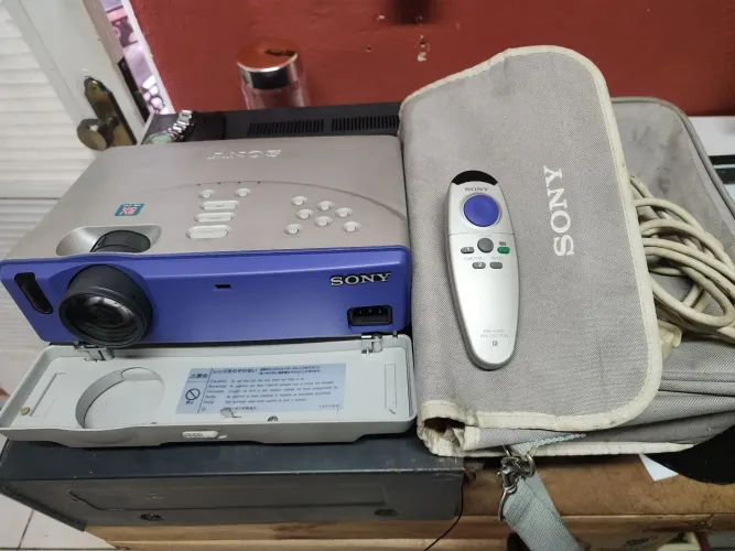 Projetor Sony VPL-CS1+ Controle+Bolsa( Defeito )