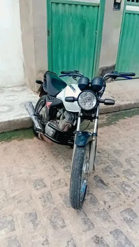 Motos Fan 125 na partida