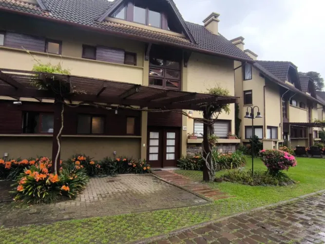 Casa 4 Dorm - Bairro Bavária