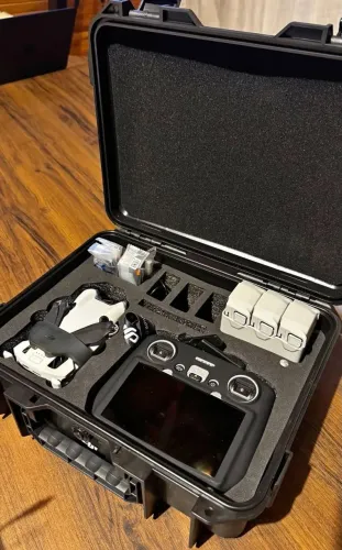 Drone DJI Mini 4 Pro Fly More Combo