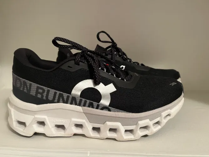 Cloudmonster feminino 38
