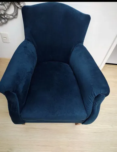 Par de Poltronas Clássicas em Veludo Azul Marinho - Excelente Estado