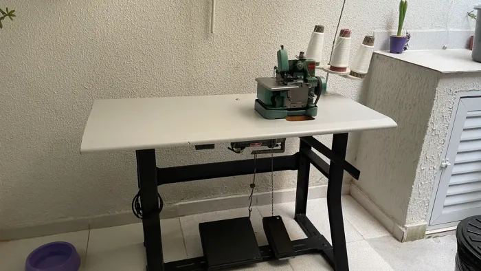 Overlock com mesa