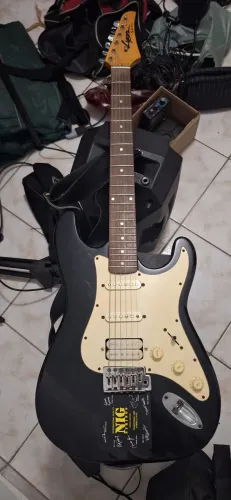 Guitarra Washburn Lyon modelo LE 20 BK