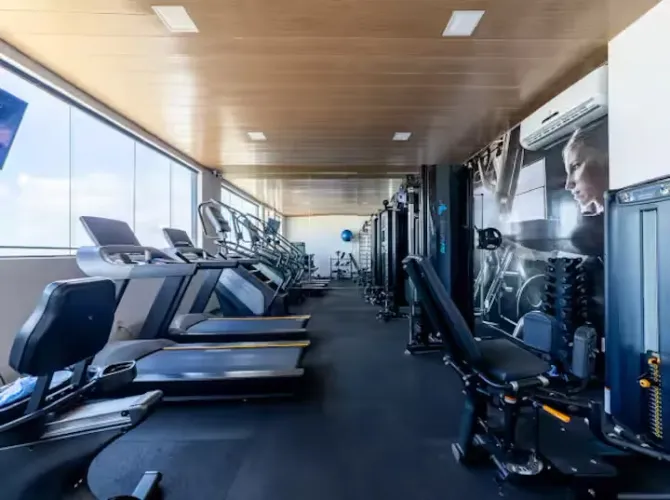 Apartamento 20º andar com Vista Mar (1 quadra da praia) e Ao lado do Parque Shopping.