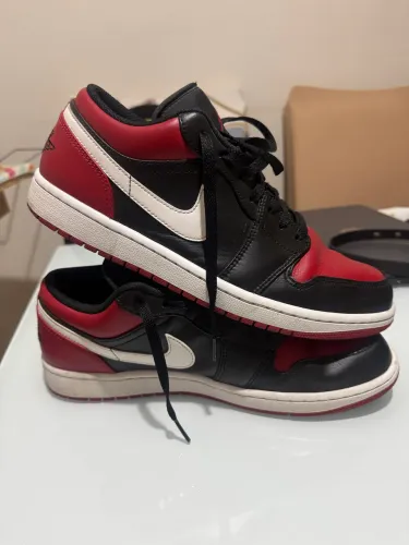 Vendo Jordan 1 Low vermelho número 43 impecável para pessoas exigentes 