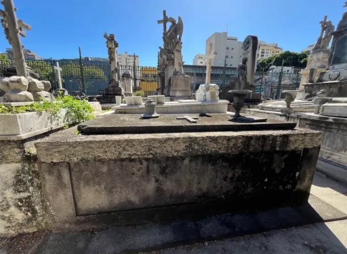 JAZIGO PERPÉTUO À VENDA - CEMITÉRIO SÃO JOÃO BATISTA | BOTAFOGO - RJ
