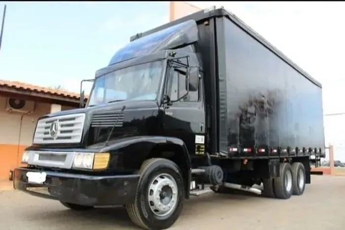 Caminhão truck sider para frete carreto transporte em geral