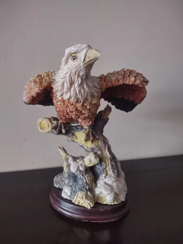 Escultura belíssima de águia