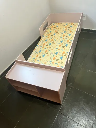 Cama infantil montessoriana