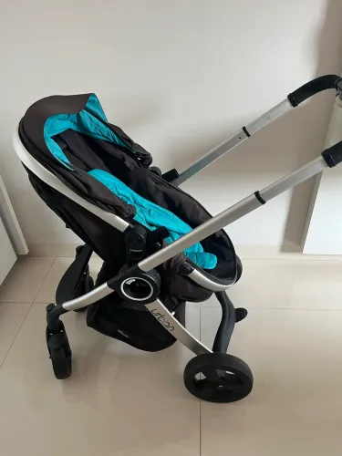 Carrinho de bebê e bebê conforto marca Chicco